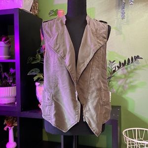 Sleeveless army green zip up